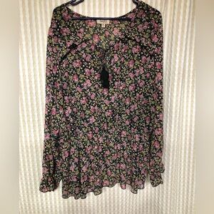 GiGiO floral top